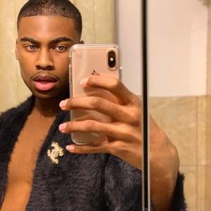 Meet your Posher, Jé